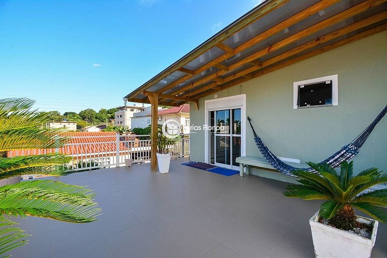 Casa com 6 Quartos e Piscina - Ribeirão da Ilha