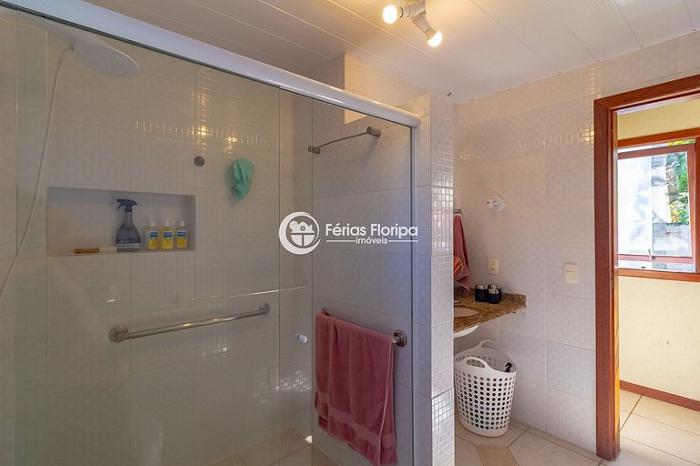 Excelente casa 3 Quartos a 500 metros da Praia