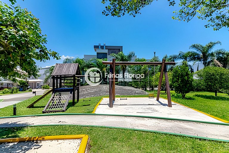 Linda Casa com Piscina no Recanto da Liberdade