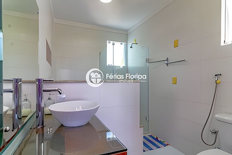 Linda Casa com Piscina no Recanto da Liberdade