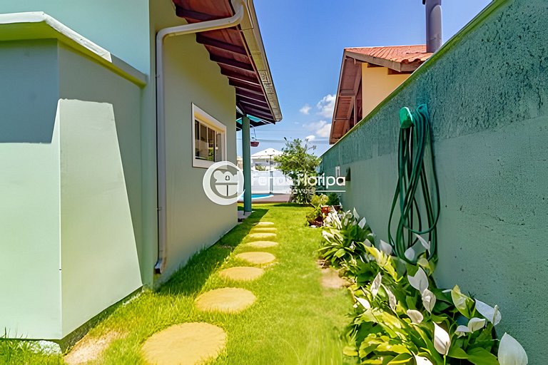 Linda Casa com Piscina no Recanto da Liberdade