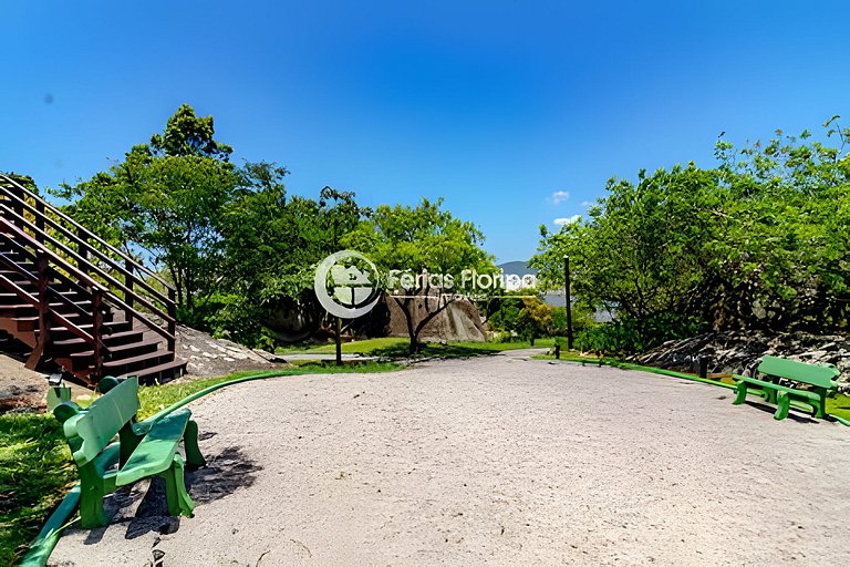 Linda Casa com Piscina no Recanto da Liberdade