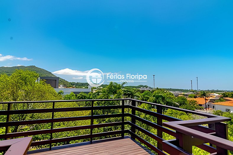 Linda Casa com Piscina no Recanto da Liberdade