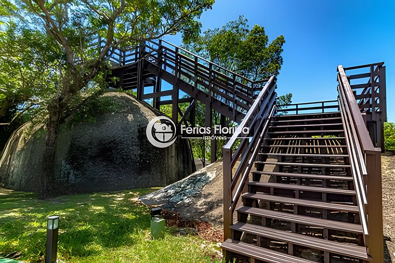 Linda Casa com Piscina no Recanto da Liberdade